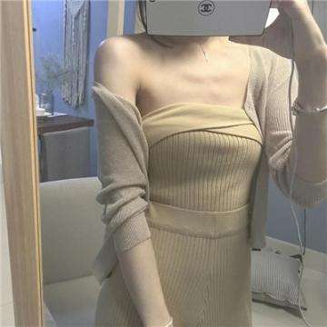 道指大涨超600点，美股半导体拉升，有中概股飙涨87%，国际油价大跌10%，黄金巨震